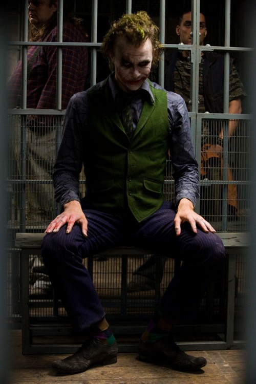 HEATH LEDGER as The Joker in Warner Bros. PicturesÃ­ and Legendary PicturesÃ­ action drama Ã¬The Dark Knight.Ã® 
THIS IMAGE IS NOT TO BE LIGHTENED OR ALTERED IN ANY WAY
PHOTOGRAPHS TO BE USED SOLELY FOR ADVERTISING, PROMOTION, PUBLICITY OR REVIEWS OF THIS SPECIFIC MOTION PICTURE AND TO REMAIN THE PROPERTY OF THE STUDIO. NOT FOR SALE OR REDISTRIBUTION. ALL RIGHTS RESERVED.